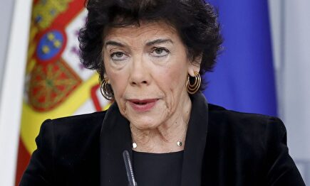 Isabel Celaá, en la rueda de prensa tras el Consejo de Ministros |  EFE