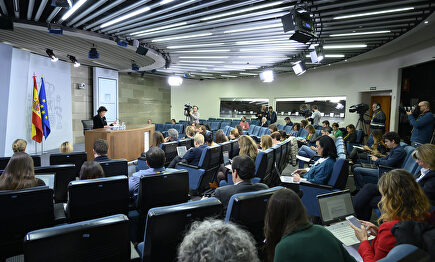 Isabel Celaá tras el último Consejo de Ministros del año |  EFE