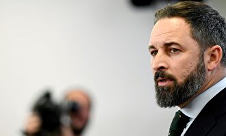 Santiago Abascal en una rueda de prensa en el Congreso |  EFE