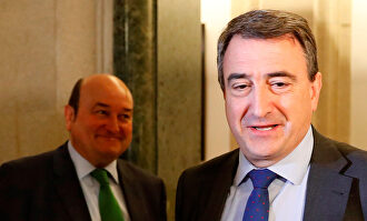 Ortúzar y Esteban este lunes en el Congreso. |  EFE