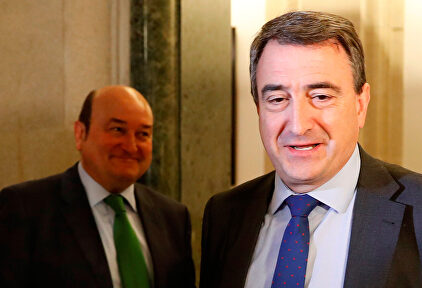 Ortúzar y Esteban este lunes en el Congreso. |  EFE