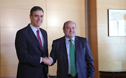 Tertulia de Federico: El pacto de Sánchez con Podemos y PNV