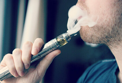 El vapeo de los cigarrillos electrónicos |  Flickr