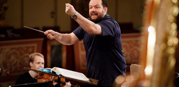 Andris Nelsons ensaya para el Concierto de Año Nuevo |  EFE
