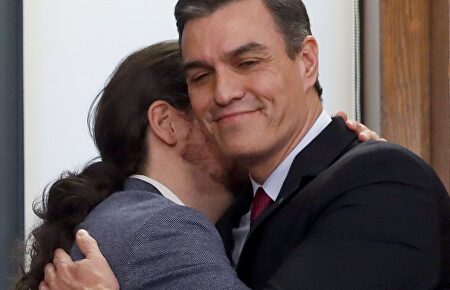 Tertulia de Federico: Sánchez e Iglesias aceleran el fin de la democracia