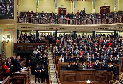 Sánchez, ovacionado por los suyos. |  EFE