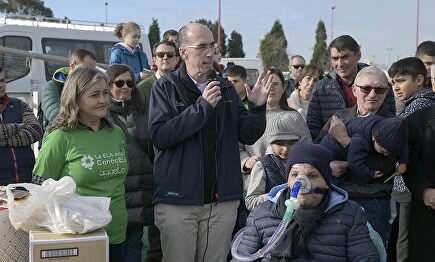 El conselleiro de Sanidade, Jesús Vázquez Almuiña, en la IX Travesía Solidaria pola Ela organizada por la Agaela |  Xunta de Galicia