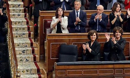 Sánchez, ovacionado por los suyos. |  EFE