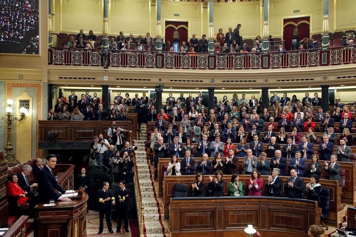 Sánchez, ovacionado por los suyos. |  EFE