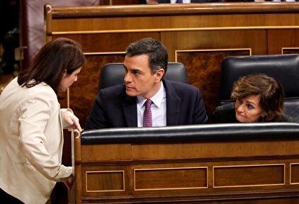 Adriana Lastra, Pedro Sánchez y Carmen Calvo |  Europa Press