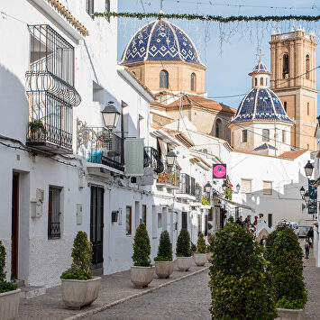 Una calle de Altea |  C.Jordá