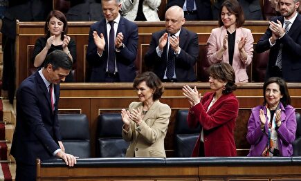 Sánchez, ovacionado por los suyos. |  EFE