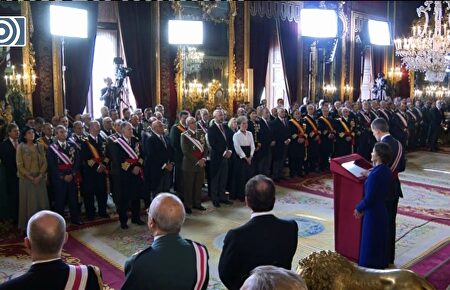 El Rey destaca el compromiso de Fuerzas Armadas y Guardia Civil "con España y la Constitución"