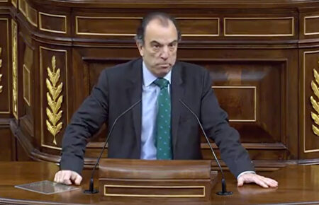 La lección de Navarra Suma a Sánchez e Iglesias que recibe la ovación de PP, Vox y Cs