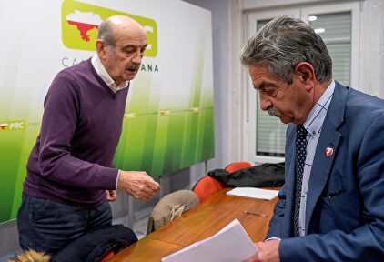 Revilla con el diputado Mazón |  EFE