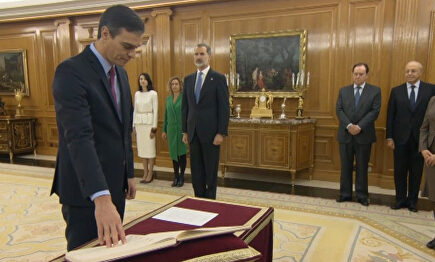 El Rey bromea con Sánchez: "Ha sido rápido y sin dolor. El dolor viene después"