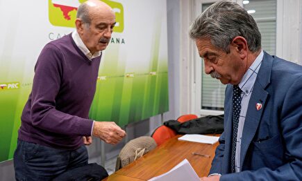 Revilla con el diputado Mazón |  EFE