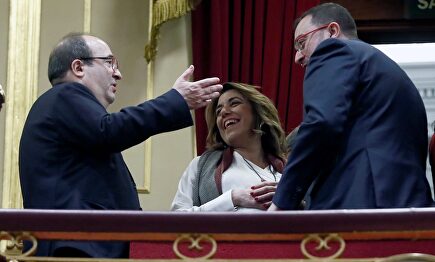 Susana Díaz con Iceta ayer en el Congreso. |  EFE