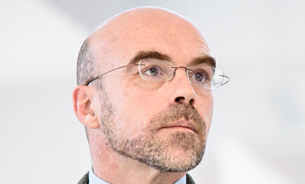 Jorge Buxadé en rueda de prensa desde la sede de Vox | EFE