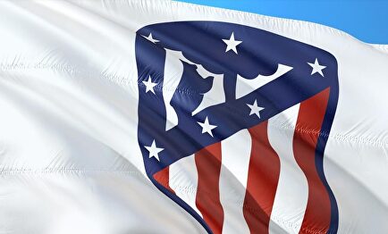 La bandera con el escudo actual del Atlético de Madrid. |  Pixabay