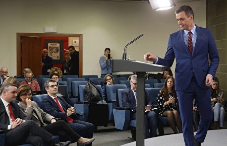 Sánchez inicia la ruptura institucional	