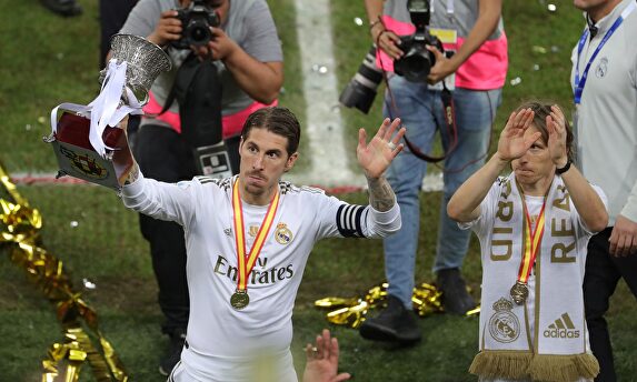Ramos y Modric celebran un nuevo título para el Real Madrid |  EFE