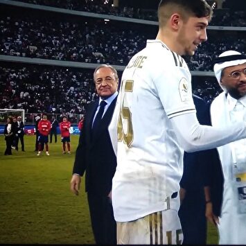 Díaz Ayuso junto al MVP de la final, Fede Valverde |  Captura de TV