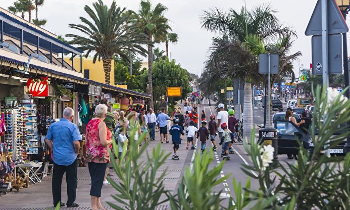 Turistas en un paseo por Canarias | Gobierno de Canarias