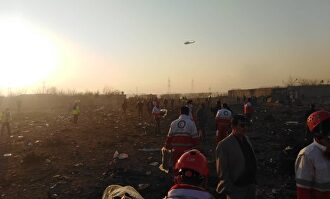 Restos del avión Boeing 737 de Ukraine International Airlines cerca de Teherán. |  Media Luna Roja de Irán