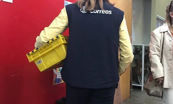Trabajadora de correos |  Europa Press