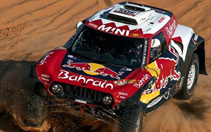 Carlos Sainz roza el triunfo en el Dakar |  EFE