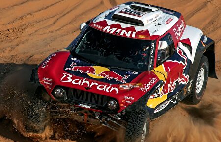 Carlos Sainz roza el triunfo en el Dakar |  EFE