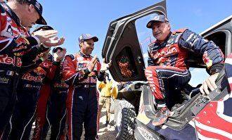 Nadie ha ganado el Dakar como lo ha hecho Carlos Sainz 