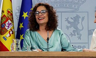 Isabel Celaá, María Jesús Montero e Irene Montero. |  EFE