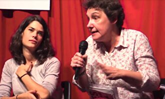 Beatriz Gimeno e Isa Serra en un acto |  Wikipedia