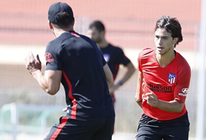 Simeone no quiere dar la espalda a Joao Felix |  EFE