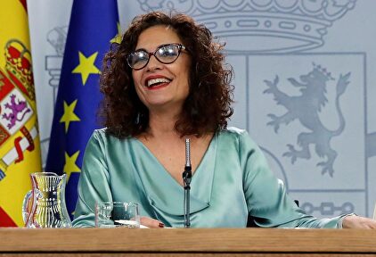 Isabel Celaá, María Jesús Montero e Irene Montero. |  EFE