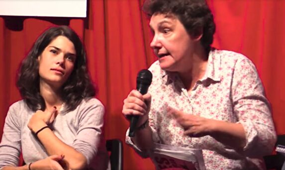 Beatriz Gimeno e Isa Serra en un acto |  Wikipedia