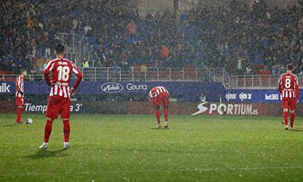 El Atlético, superado por el Eibar. |  EFE