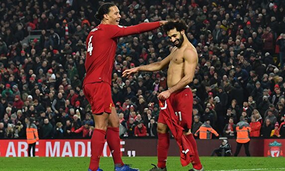 El Liverpool gana 2-0 al United y sentencia la Premier
