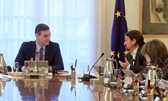 Sánchez e Iglesias en el primero Consejo de Ministros |  EFE
