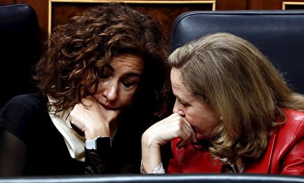 María Jesús Montero y Nadia Calviño | EFE