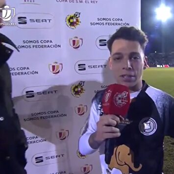 El arte del jugador de Unionistas para venderse como periodista tras el partido contra el Madrid