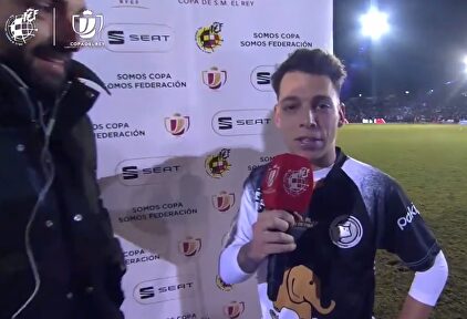 El arte del jugador de Unionistas para venderse como periodista tras el partido contra el Madrid