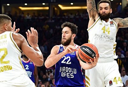 El Efes sigue intratable |  efe