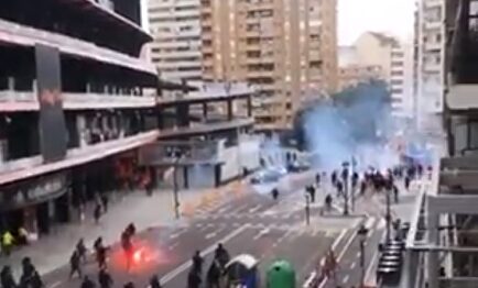 Batalla campal entre ultras del Valencia y del Barça en las inmediaciones de Mestalla