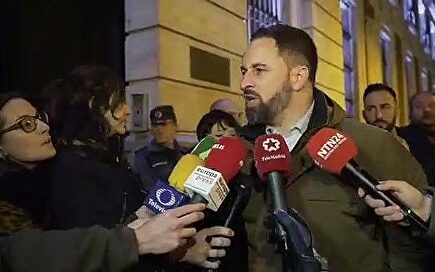 Abascal muestra su "vergüenza" a Guaidó por la reunión "vergonzosa y clandestina" de Abalos y Delcy