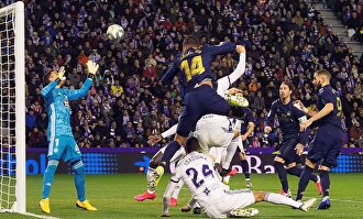 Gol anulado a Casemiro en el Nuevo Zorrilla. |  EFE