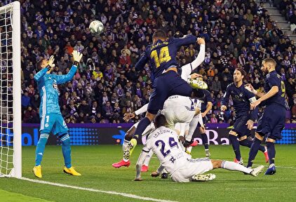 Gol anulado a Casemiro en el Nuevo Zorrilla. |  EFE