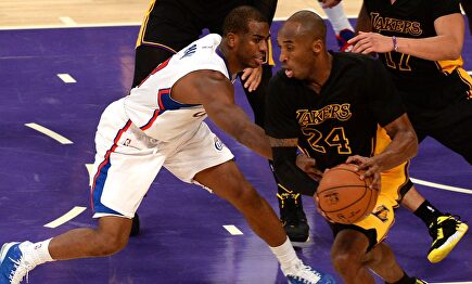 Kobe Bryant, en un derbi ante los Clippers disputado en octubre de 2014. |  Archivo